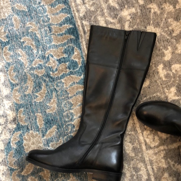 Italian Shoemakers Lara Knee-High Leather Boot - Picture 7 of 11